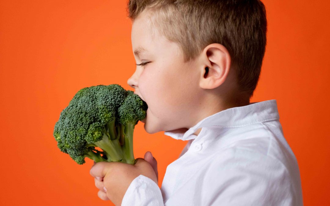 ¿Cómo acostumbrar a los niños a comer frutas y verduras?